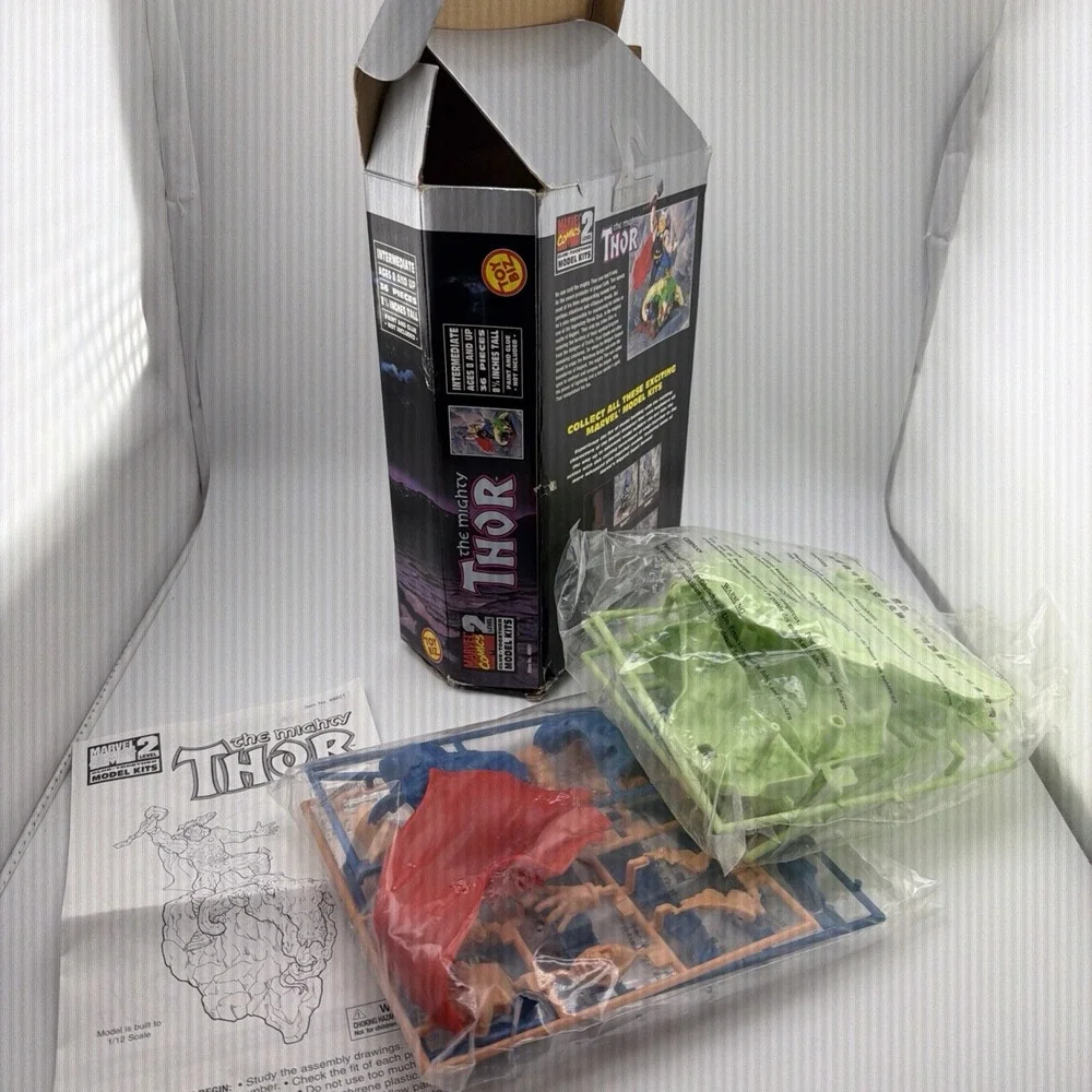 1998 Toy Biz Marvel Comics The Mighty Thor Model Kit